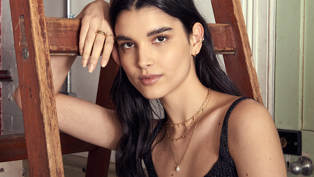 How to Wear Pearls in A Modern Way